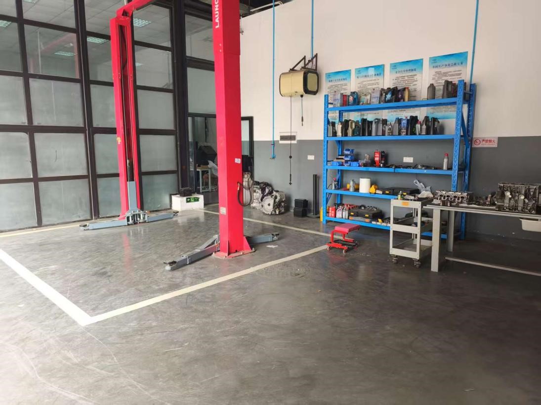 汽车服务中心实训室.jpg 汽车服务中心实训室.jpg